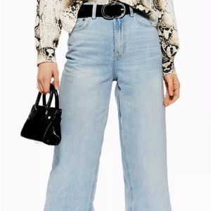 EARL Wide Legged Light Wash Cropped Jean Size 10